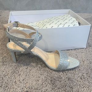 New Alex Marie Silver Glitter Rhinestone Strappy Heels Size 8.5